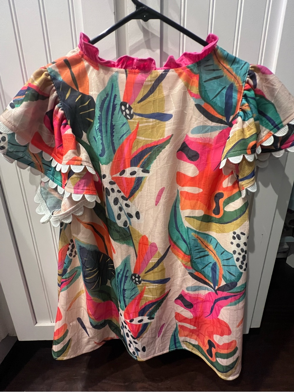 🩷4 for $35 🩷 Oli Oli Bright Pink Trim Tropical Print Flutter Sleeve Top - Picture 3 of 5